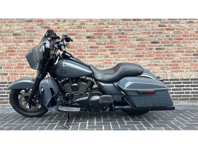 Harley Davidson 103 FLHX Street Glide