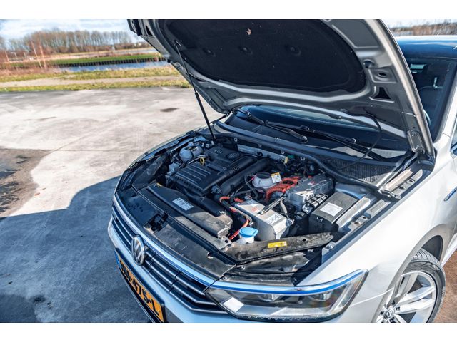 Volkswagen Passat 1.4 TSI GTE Highline | PANO | LEDER | TREKHAAK | CAMERA | ERGO-STOEL | LED | ADAPTIVE CRUISE