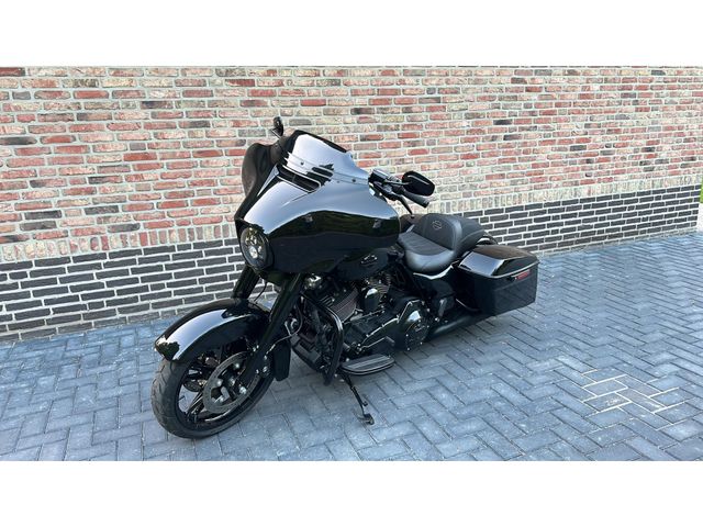 Harley Davidson 103 FLHX Street Glide  Black Out CVO