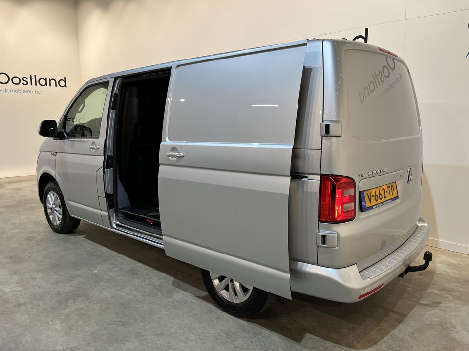 Volkswagen Transporter 2.0 TDI L1H1 Highline 150 PK Automaat / Euro 6 / Airco / Schuifdeur L + R / Trekhaak / Cruise Control / CarPlay / PDC / Navigatie