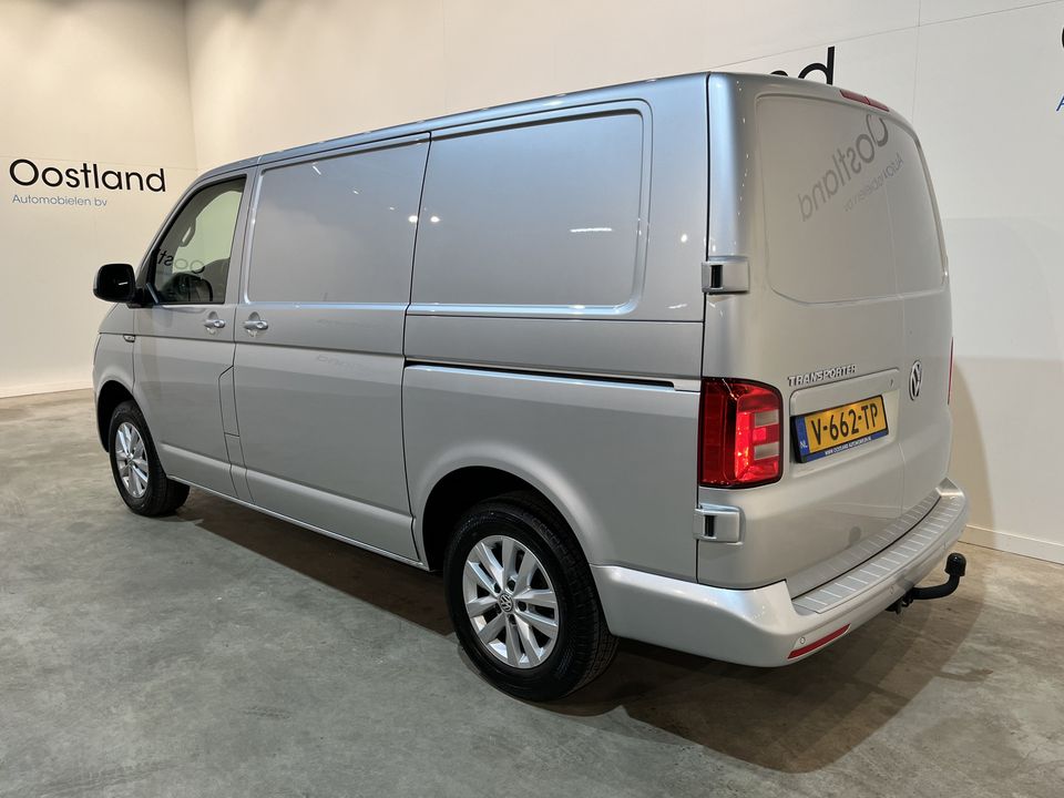 Volkswagen Transporter 2.0 TDI L1H1 Highline 150 PK Automaat / Euro 6 / Airco / Schuifdeur L + R / Trekhaak / Cruise Control / CarPlay / PDC / Navigatie