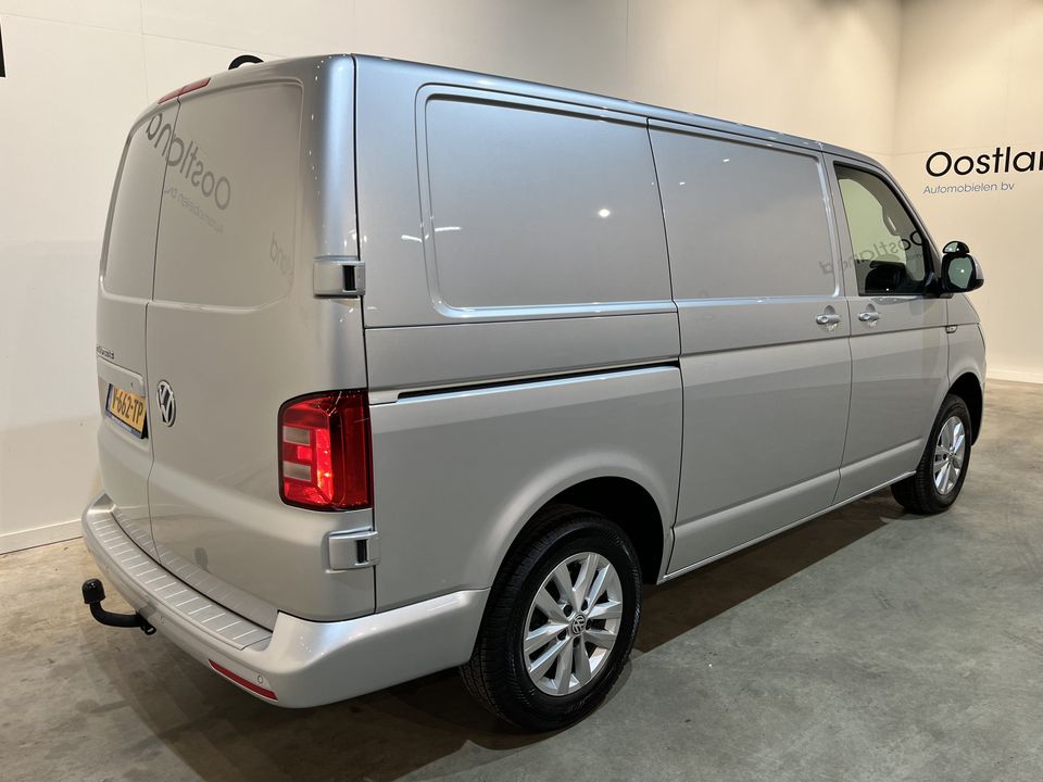 Volkswagen Transporter 2.0 TDI L1H1 Highline 150 PK Automaat / Euro 6 / Airco / Schuifdeur L + R / Trekhaak / Cruise Control / CarPlay / PDC / Navigatie