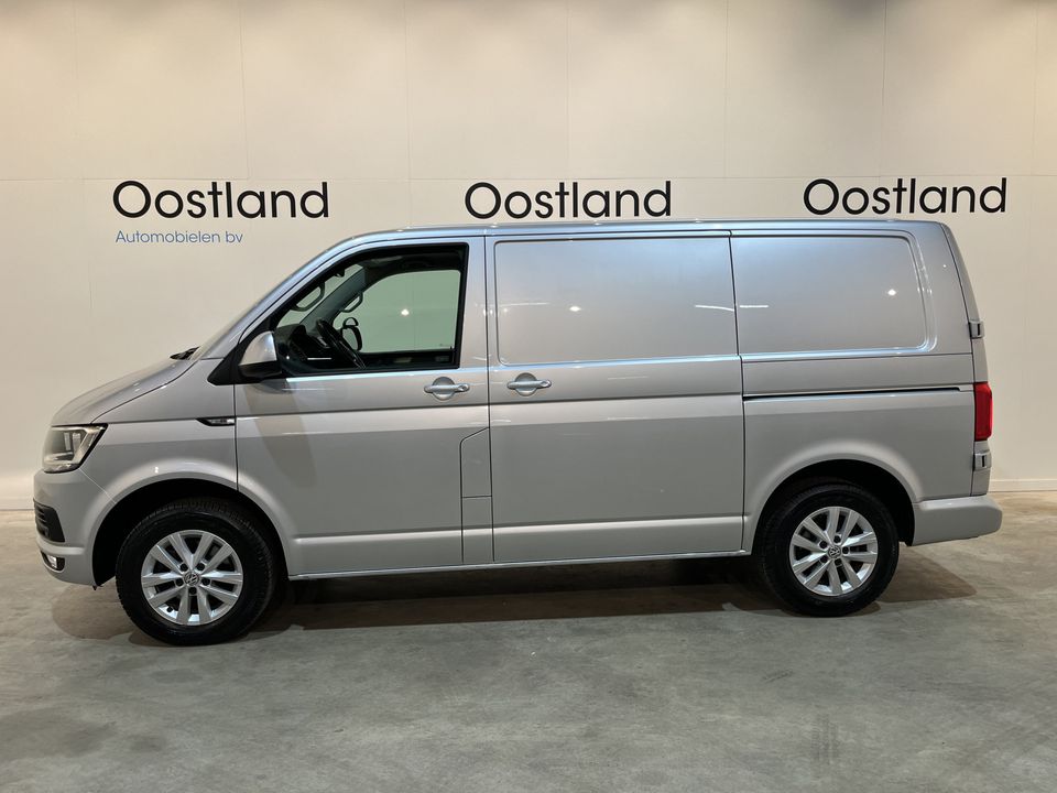 Volkswagen Transporter 2.0 TDI L1H1 Highline 150 PK Automaat / Euro 6 / Airco / Schuifdeur L + R / Trekhaak / Cruise Control / CarPlay / PDC / Navigatie