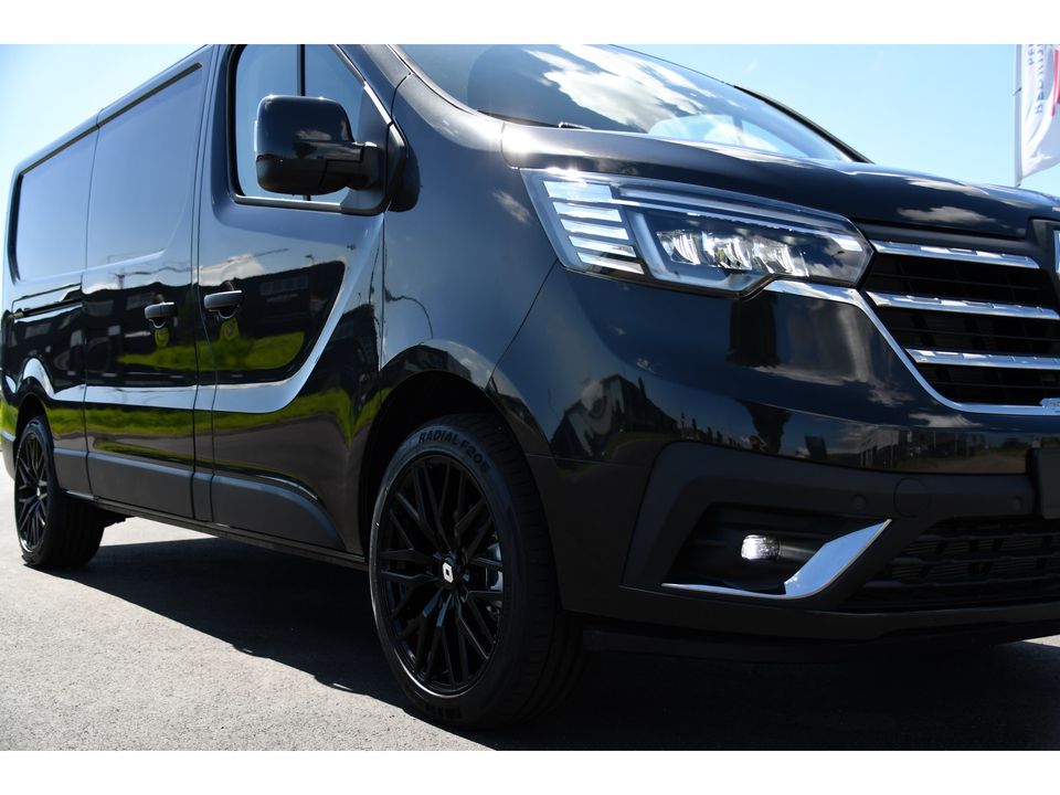 Renault Trafic 2.0 dCi 130 T30 L2H1 Luxe Black Edition Camera, Cruise, 2 x Schuifdeur, Carplay, Multimedia, 130PK,