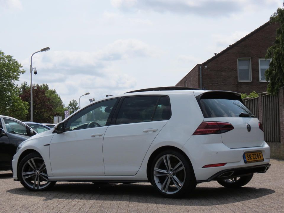 Volkswagen Golf 1.5 TSI 150PK Highline Business R-LINE | PANODAK | FULL LED | BTW AUTO | DIGITAL DASH | ACC | DAB+ | 1e EIGENAAR |