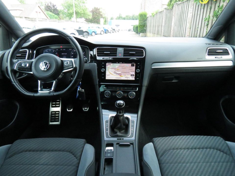 Volkswagen Golf 1.5 TSI 150PK Highline Business R-LINE | PANODAK | FULL LED | BTW AUTO | DIGITAL DASH | ACC | DAB+ | 1e EIGENAAR |