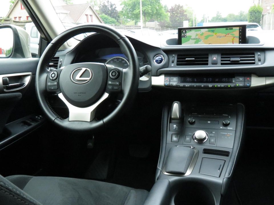 Lexus CT 200h NIEUW MODEL | 1e EIGENAAR | BTW AUTO | GROOT SCHERM | ACHTERUITRIJCAMERA | NAVI | CLIMA-AIRCO |