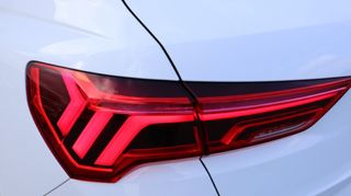 Audi Q3 35 TFSI S edition | 2X S-line | Led | Apple carplay | Camera