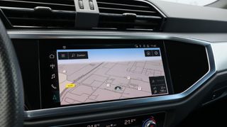 Audi Q3 35 TFSI S edition | 2X S-line | Led | Apple carplay | Camera