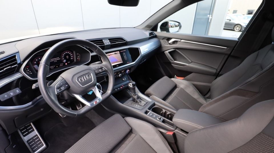 Audi Q3 35 TFSI S edition | 2X S-line | Led | Apple carplay | Camera