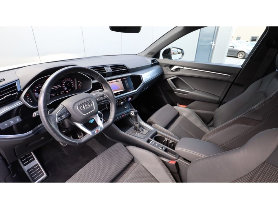 Audi Q3 35 TFSI S edition | 2X S-line | Led | Apple carplay | Camera