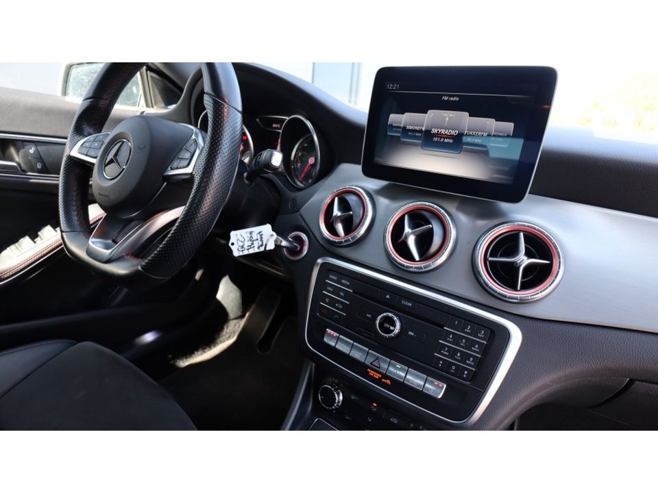 Mercedes-Benz CLA-Klasse 180 Bus. Sol. AMG | Led | PDC | Media | AMG Line VERKOCHT