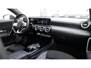 Mercedes-Benz A-Klasse 200 | AMG line | Led | Camera || Leder | Automaat