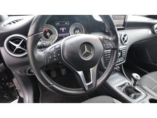 Mercedes-Benz A-Klasse 180 Ambition | Led | Navigatie | PDC | Mooi