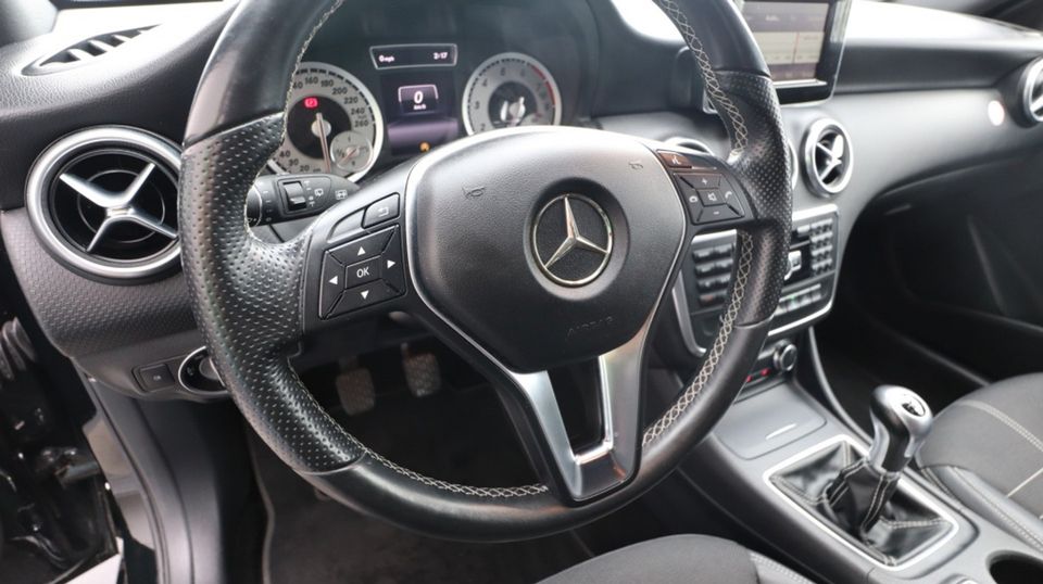 Mercedes-Benz A-Klasse 180 Ambition | Led | Navigatie | PDC | Mooi