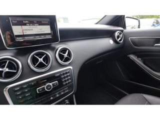 Mercedes-Benz A-Klasse 180 Ambition | Led | Navigatie | PDC | Mooi