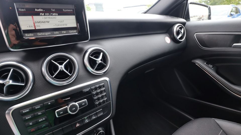 Mercedes-Benz A-Klasse 180 Ambition | Led | Navigatie | PDC | Mooi