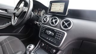 Mercedes-Benz A-Klasse 180 Ambition | Led | Navigatie | PDC | Mooi