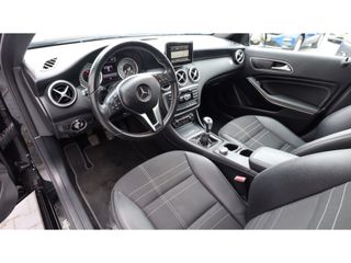 Mercedes-Benz A-Klasse 180 Ambition | Led | Navigatie | PDC | Mooi