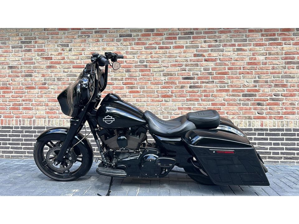 Harley Davidson 103 FLHX Street Glide Bagger Black Out