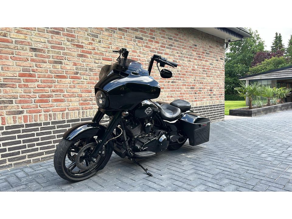 Harley Davidson 103 FLHX Street Glide Bagger Black Out