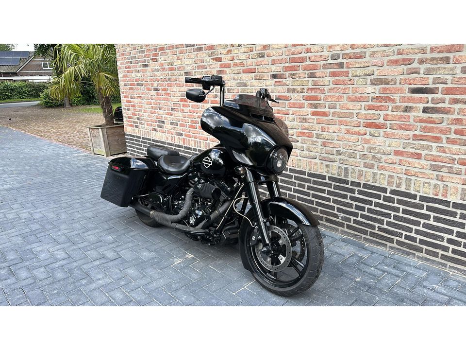 Harley Davidson 103 FLHX Street Glide Bagger Black Out