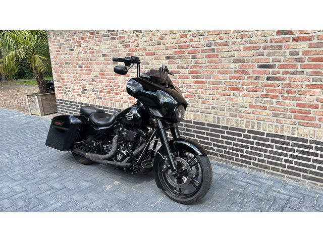 Harley Davidson 103 FLHX Street Glide Bagger Black Out