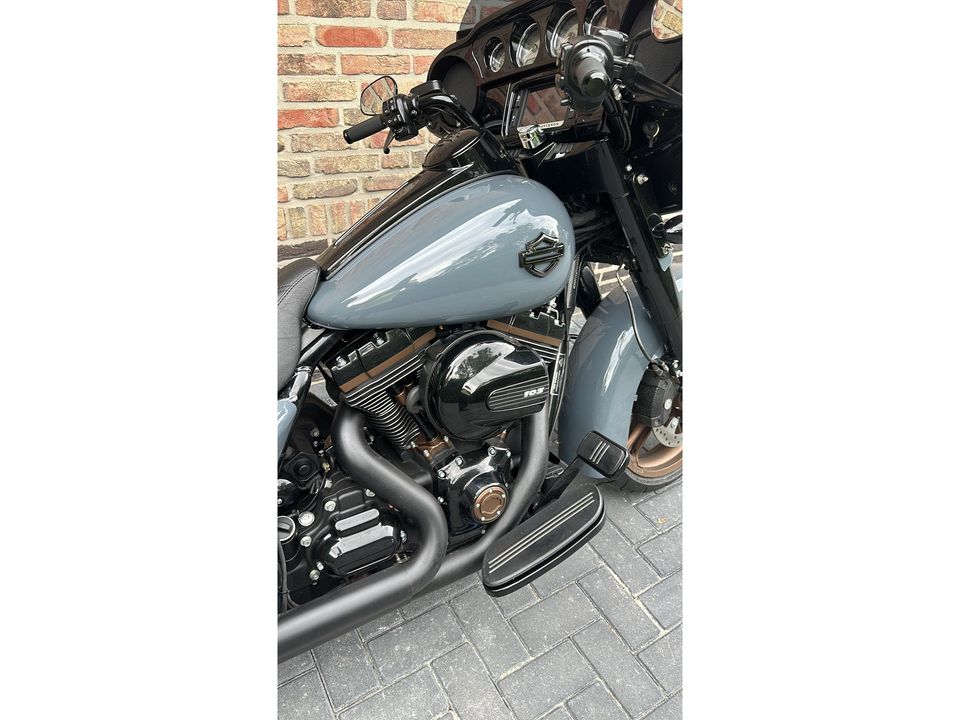 Harley Davidson 103 FLHXS Street Glide Special Gunship Grey