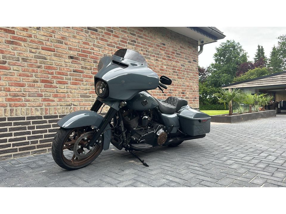 Harley Davidson 103 FLHXS Street Glide Special Gunship Grey