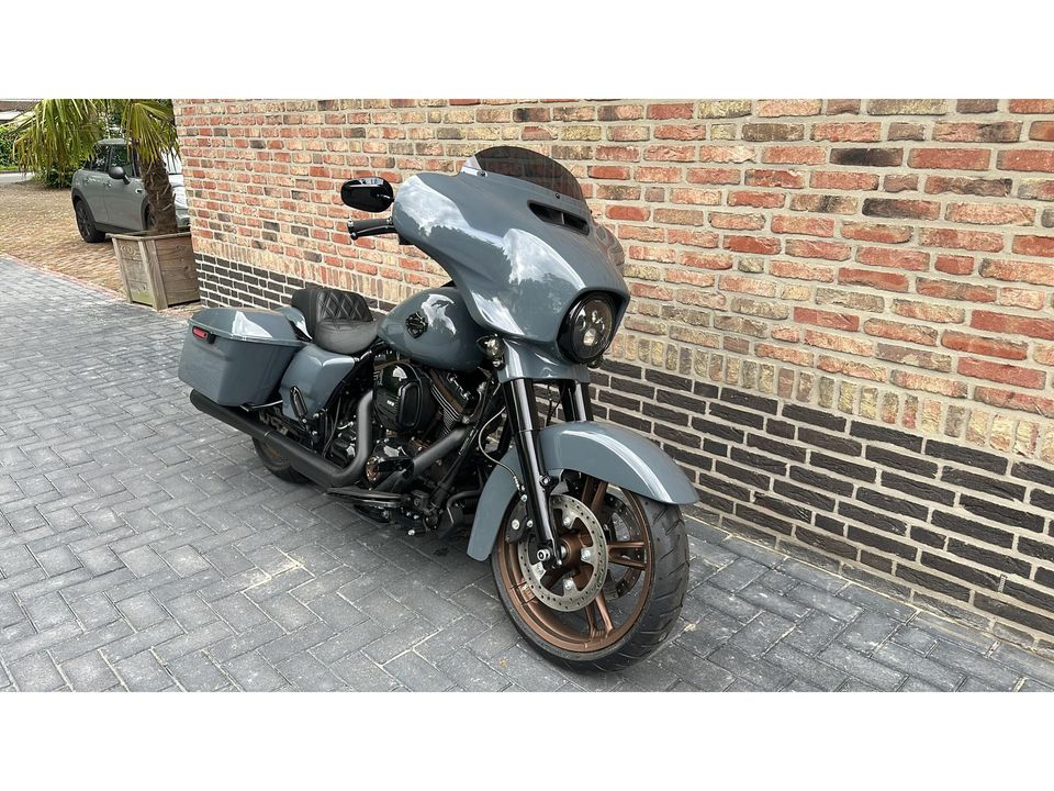 Harley Davidson 103 FLHXS Street Glide Special Gunship Grey