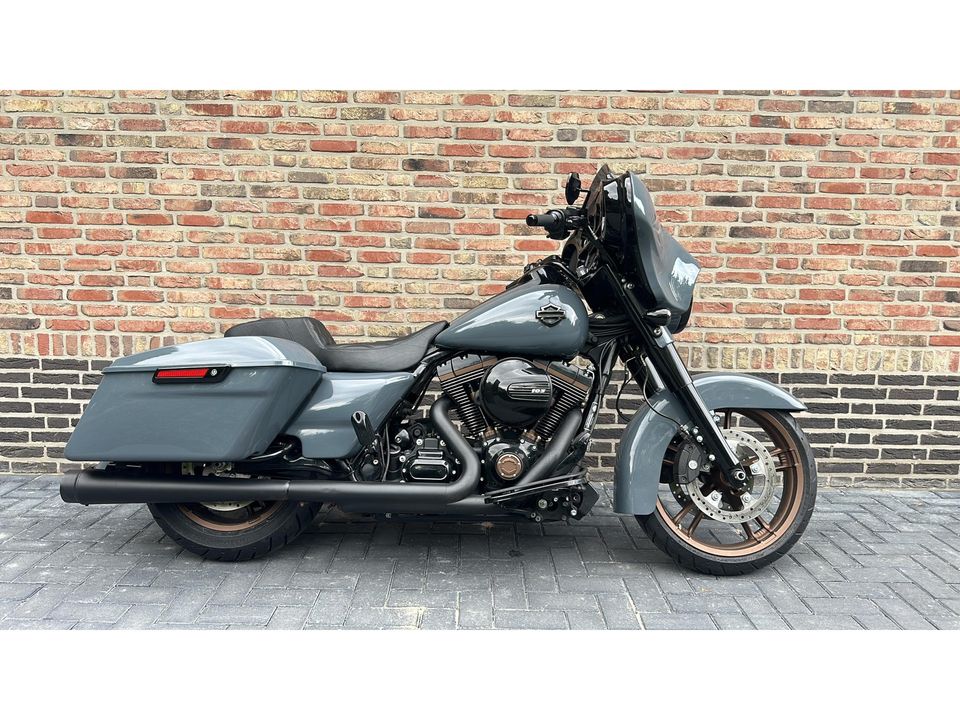 Harley Davidson 103 FLHXS Street Glide Special Gunship Grey