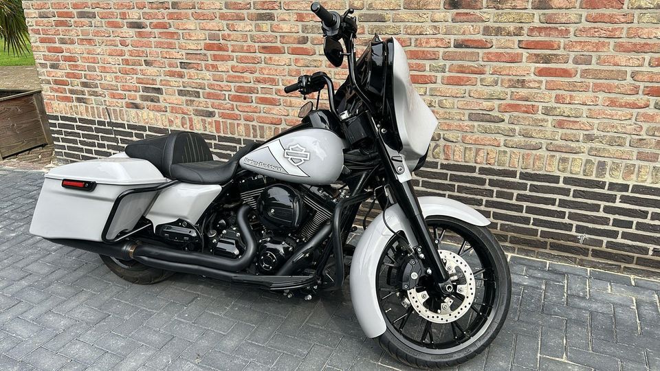 Harley Davidson 103 FLHXS Street Glide Special streetglide