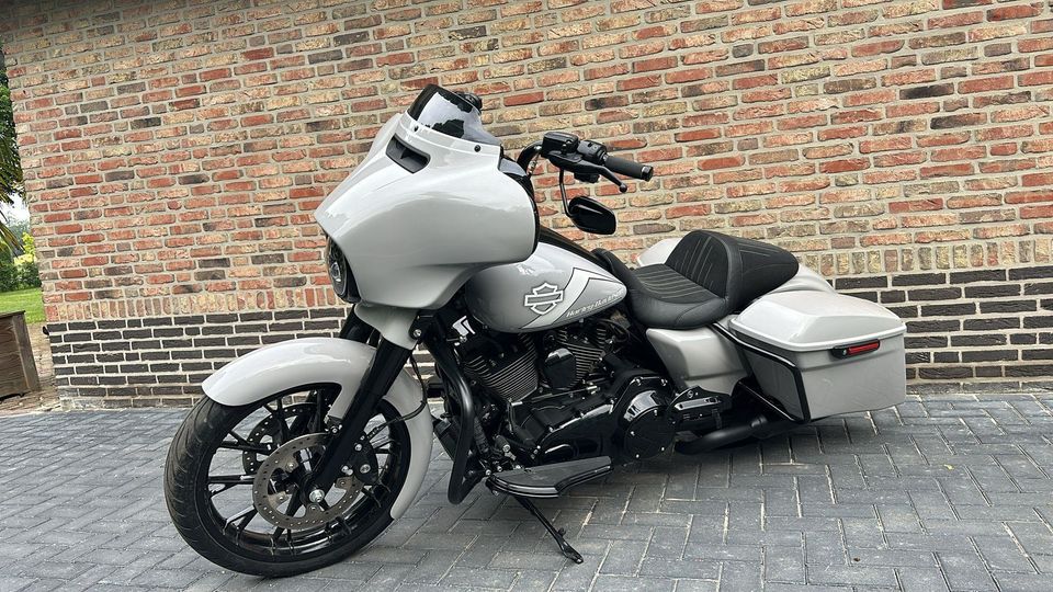 Harley Davidson 103 FLHXS Street Glide Special streetglide