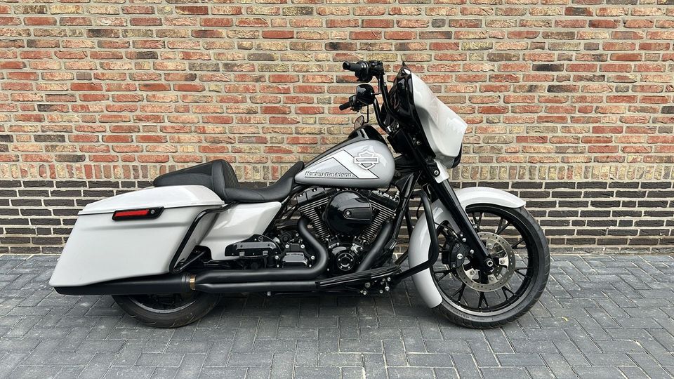 Harley Davidson 103 FLHXS Street Glide Special streetglide