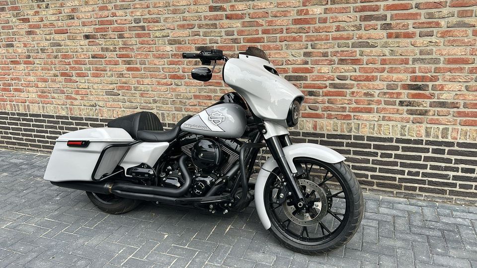 Harley Davidson 103 FLHXS Street Glide Special streetglide