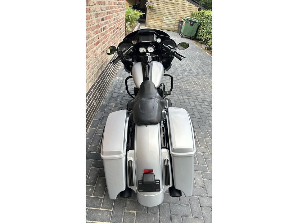 Harley Davidson 103 FLTRX Road Glide CVO roadglide