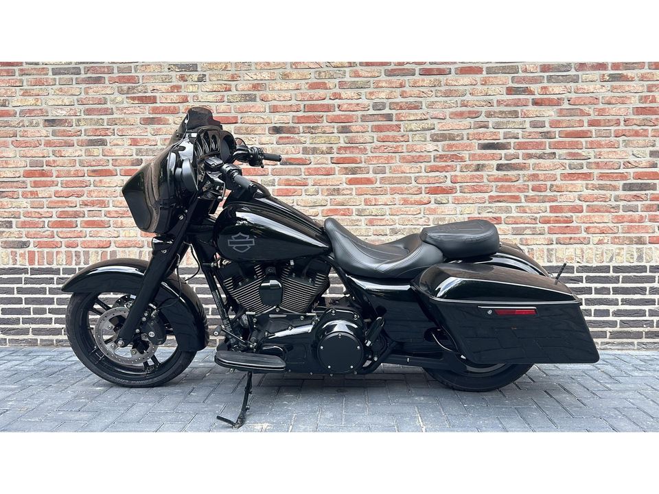 Harley Davidson 103 FLHX Street Glide Black Out