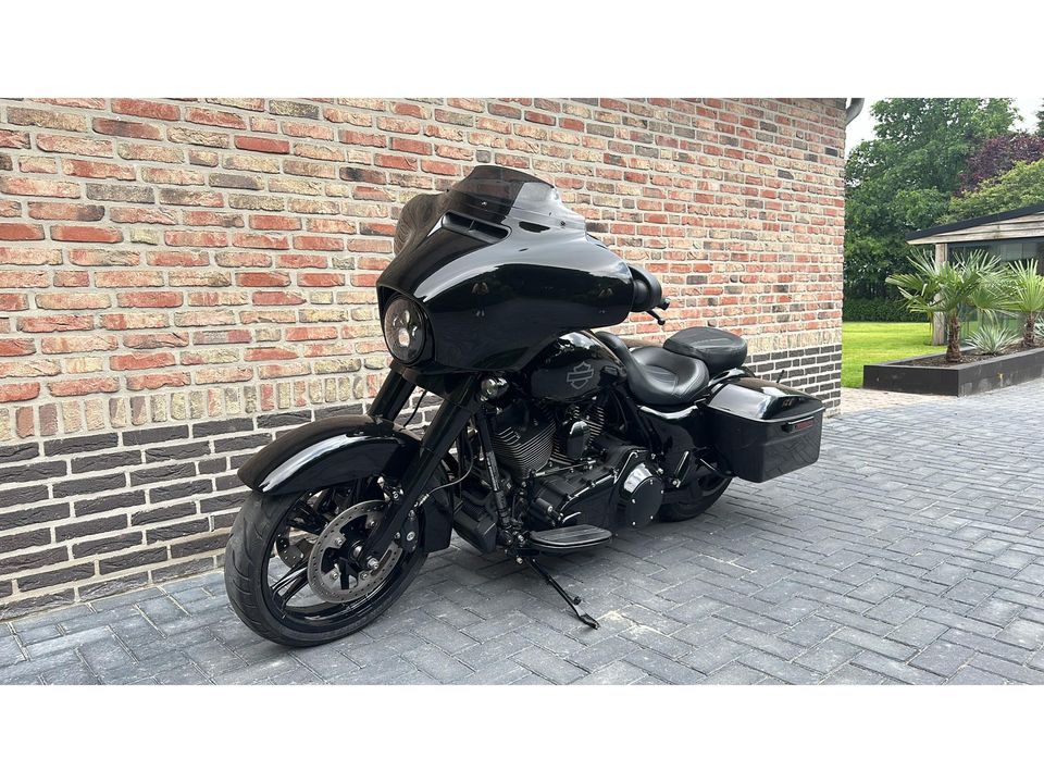 Harley Davidson 103 FLHX Street Glide Black Out