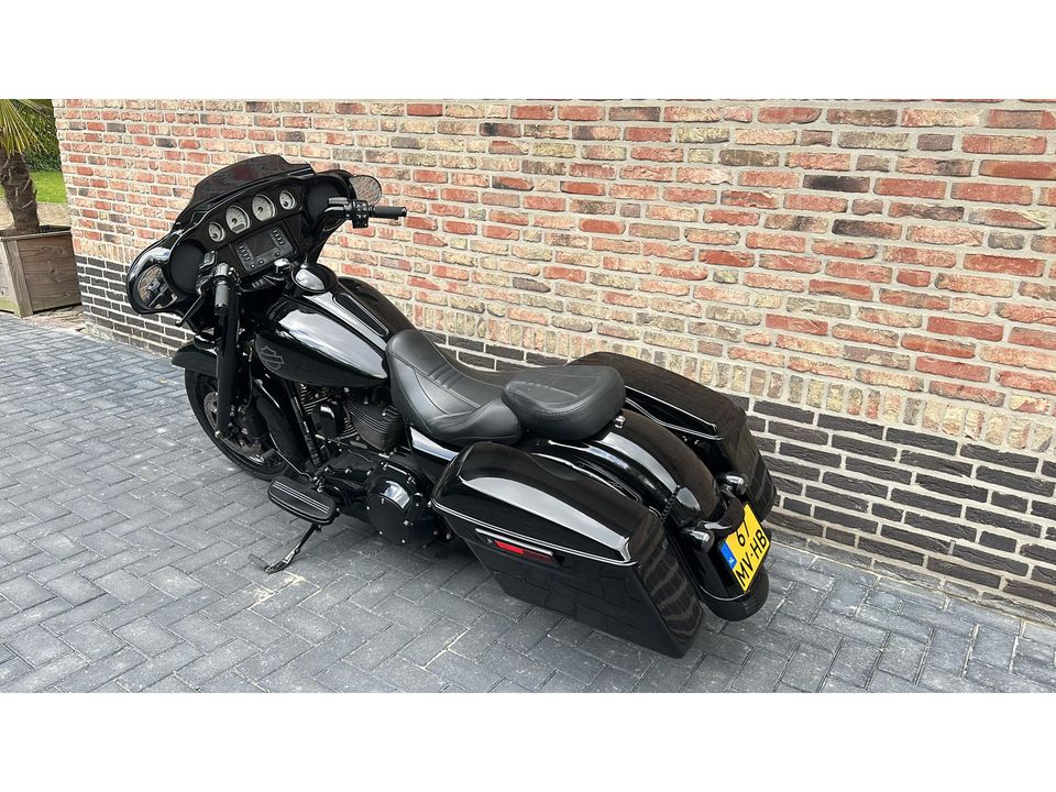 Harley Davidson 103 FLHX Street Glide Black Out