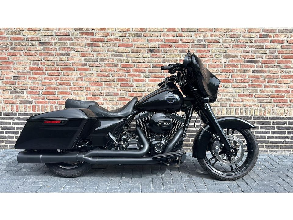 Harley Davidson 103 FLHX Street Glide Black Out