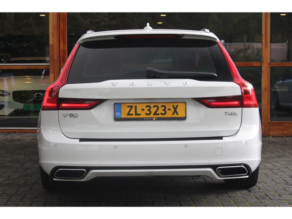 Volvo V90 T4 Automaat R-Design | Standkachel | Pilot Assist | 20'' | Trekhaak 1800kg |