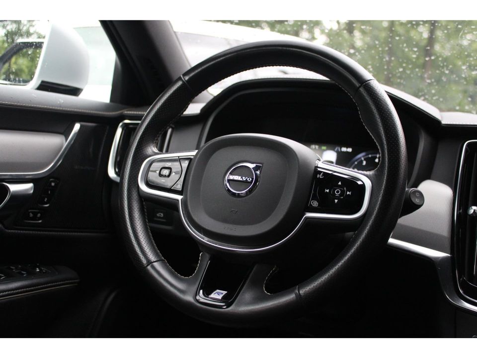 Volvo V90 T4 R-Design | Standkachel | Pilot-Assist | Trekhaak 1800kg | Keyless | Harman/Kardon | BLIS |