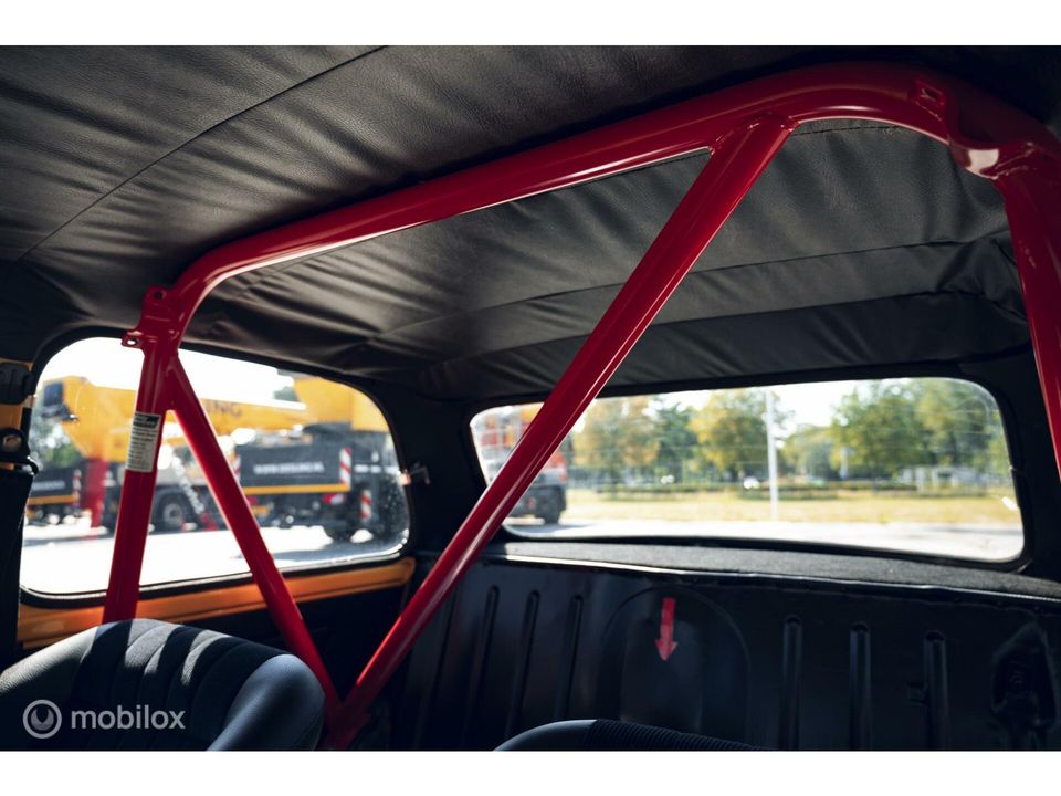 Austin Mini 1000 Super de Luxe | Britax tribute