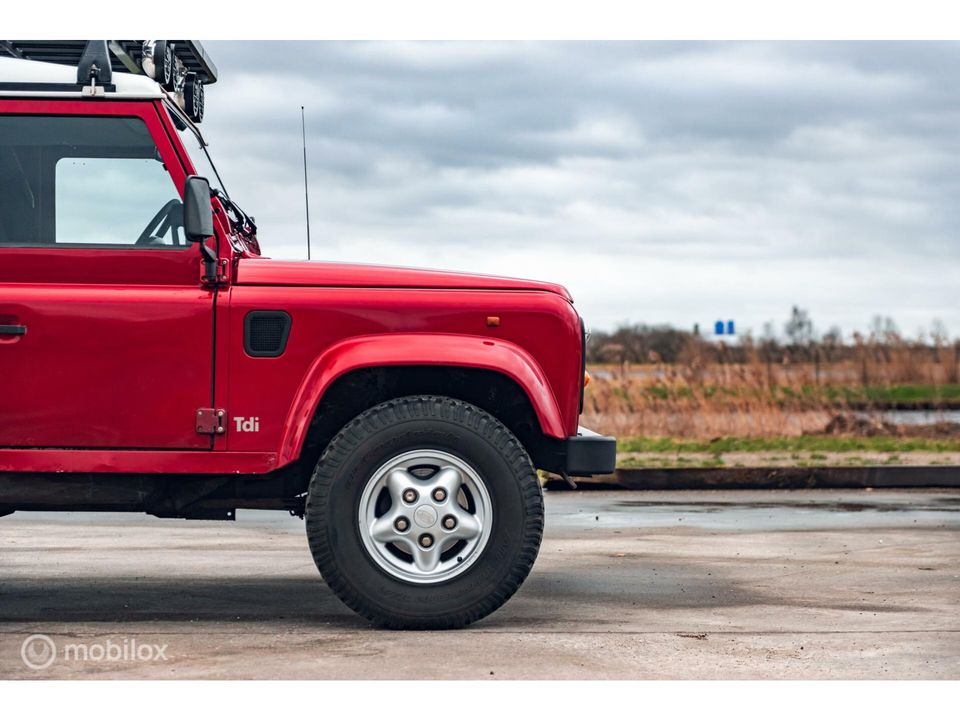 Land Rover Defender 2.5 Tdi 90" Hard Top | Rood | Dakrek