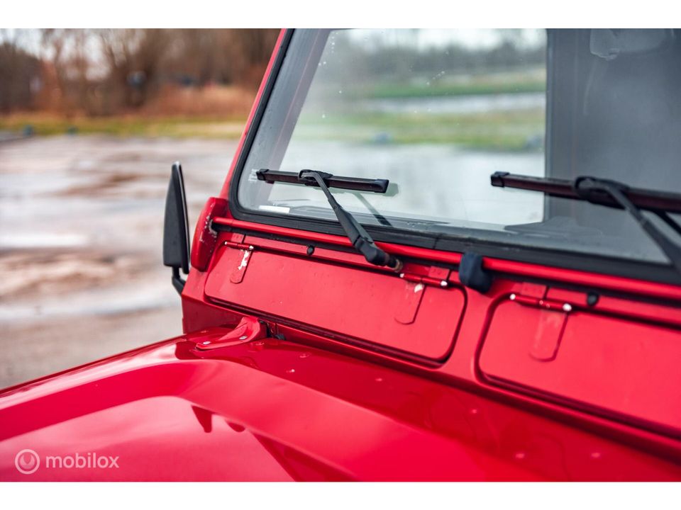 Land Rover Defender 2.5 Tdi 90" Hard Top | Rood | Dakrek