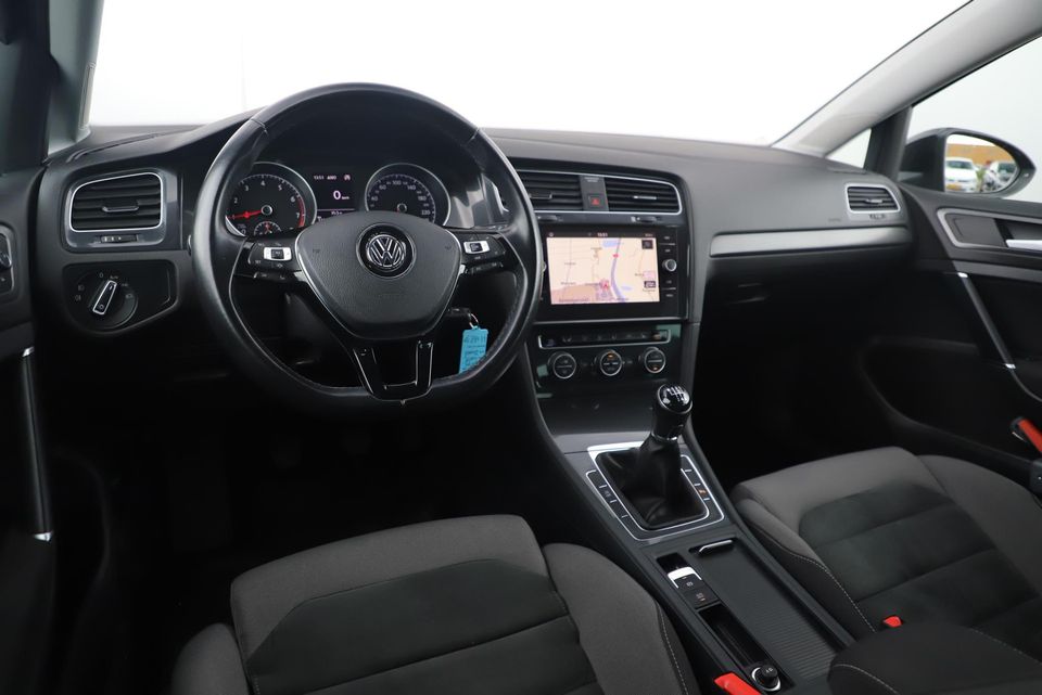 Volkswagen GOLF Variant 1.0 TSI Comfortline Business 116PK Ergocomfort Sportstoelen Navigatie Clima Adaptive Cruise Stoelverwarming Carplay Android Bluetooth PDC 17 inch LMV