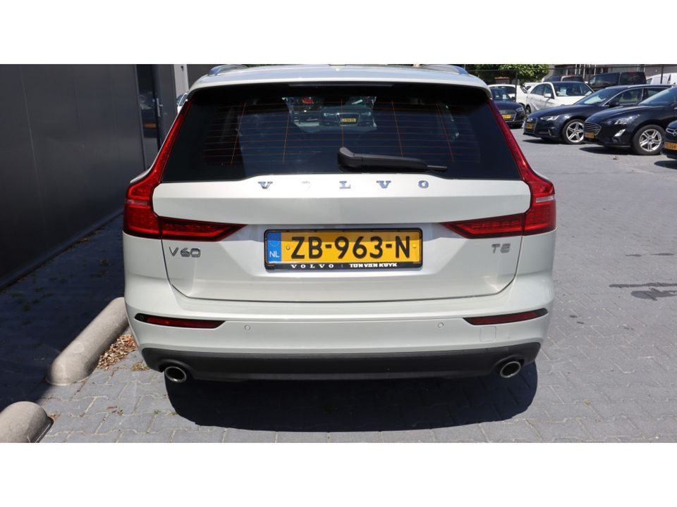 Volvo V60 2.0 T5 Momentum | Leder | Led | Media | Elelktr a klep