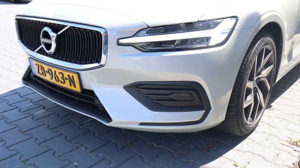 Volvo V60 2.0 T5 Momentum | Leder | Led | Media | Elelktr a klep