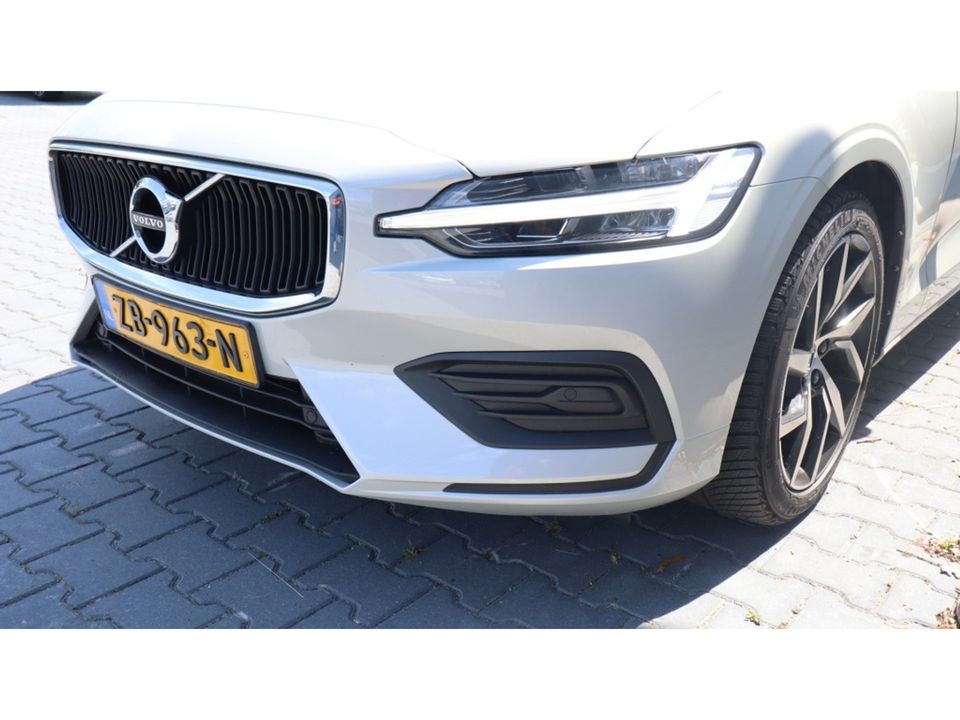 Volvo V60 2.0 T5 Momentum | Leder | Led | Media | Elelktr a klep