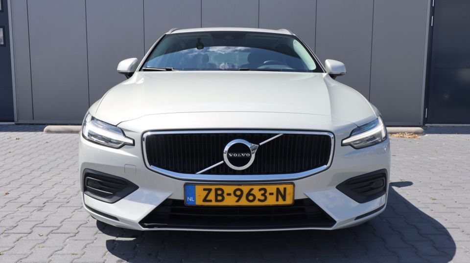 Volvo V60 2.0 T5 Momentum | Leder | Led | Media | Elelktr a klep